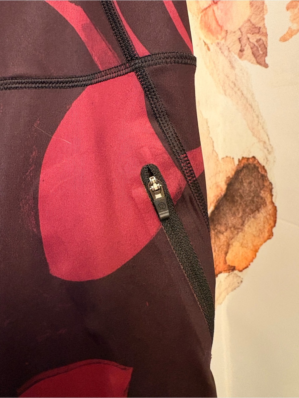 Size 8 lululemon Abstract Print Cropped Leggings - Picture 2 of 6
